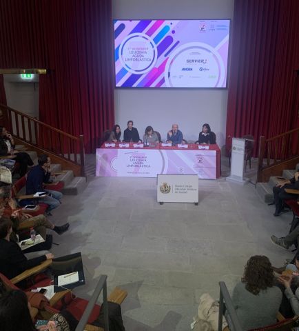 En la imagen, aparecen de izquierda a derecha la doctora Beatriz Soriano, la doctora Susana Barrena, la doctora Arancha Bermúdez, el doctor Jesús Mª Hernández-Rivas y la doctora Eulàlia Genescà. 